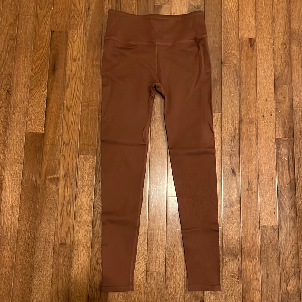 Fabletics size medium size NEVER WORN BROWN